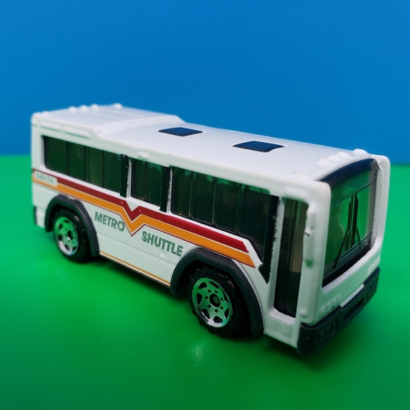 Matchbox Metro Shuttle Bus MBTA Diecast Die-cast Toy - Picture 16 of 16